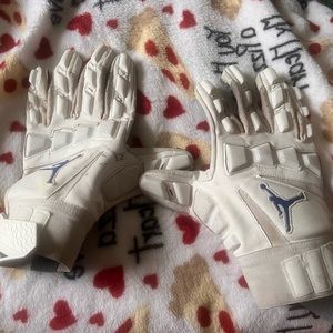 University of Florida player, exclusive football gloves